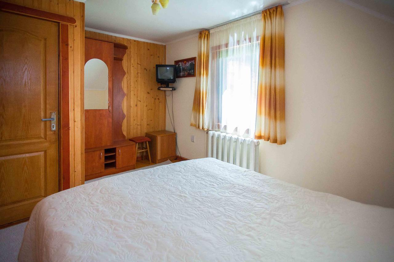 Hotel Lisoviy Zatyshok, Z Vidkrutum Litnim Baseynom Slawske Exterior foto