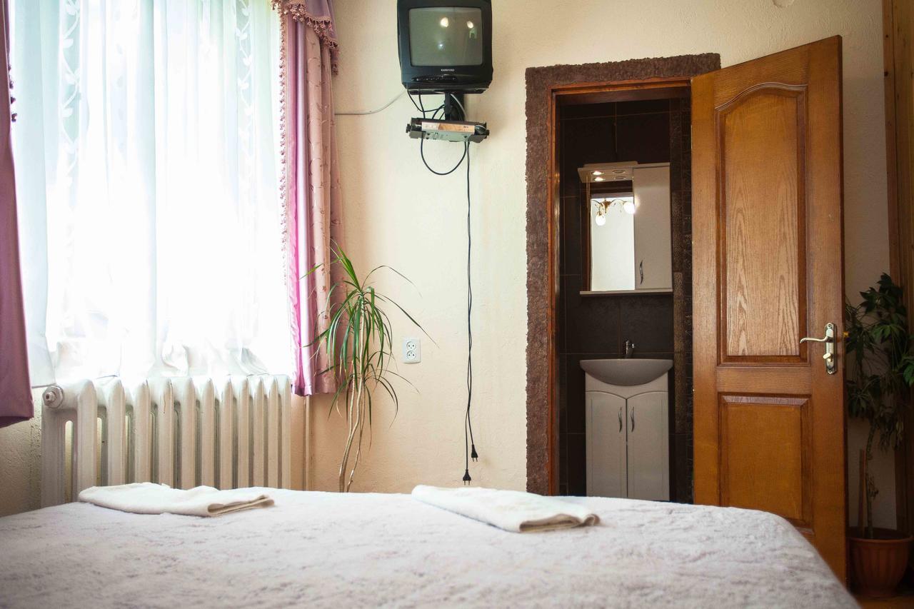 Hotel Lisoviy Zatyshok, Z Vidkrutum Litnim Baseynom Slawske Exterior foto